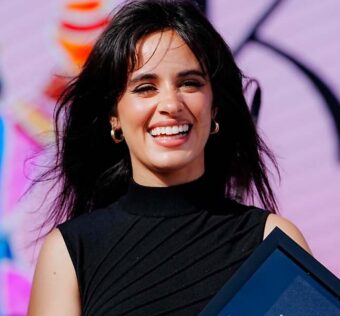 Camila Cabello recibe las llaves de Miami en el Desfile de los Tres Reyes Magos