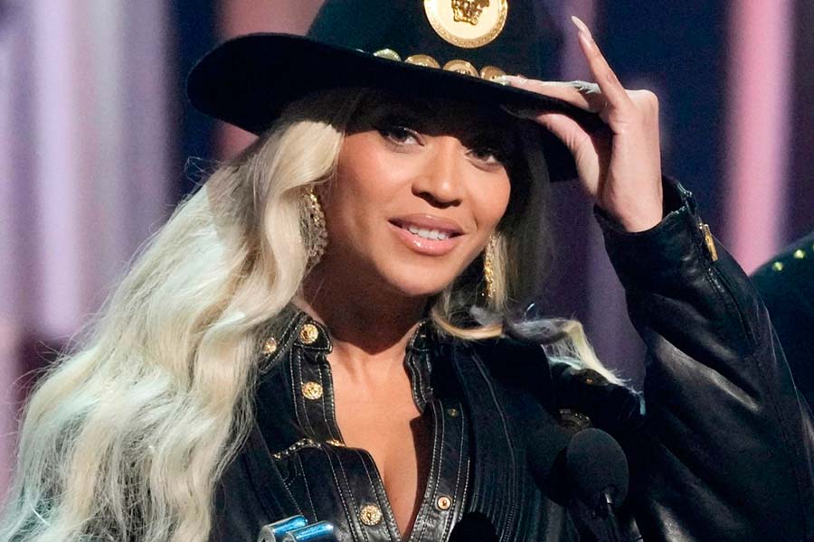 Beyoncé deslumbra con su radical cambio de look en su regreso a las redes