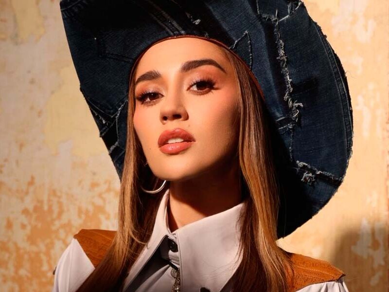 Carolina Ross, portada en ALS Magazine