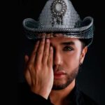 Fedro lanza “QUE LE DIGO”, un tema de regional mexicano que le canta al amor prohibido sin filtros