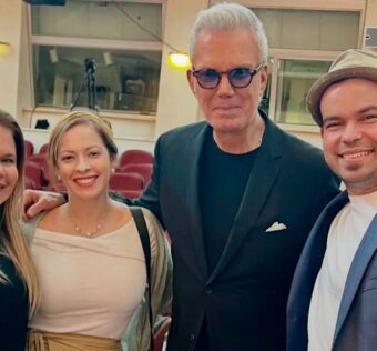 Willy Chirino graba versión sinfónica de "Ya viene llegando" junto a la orquesta de FIU