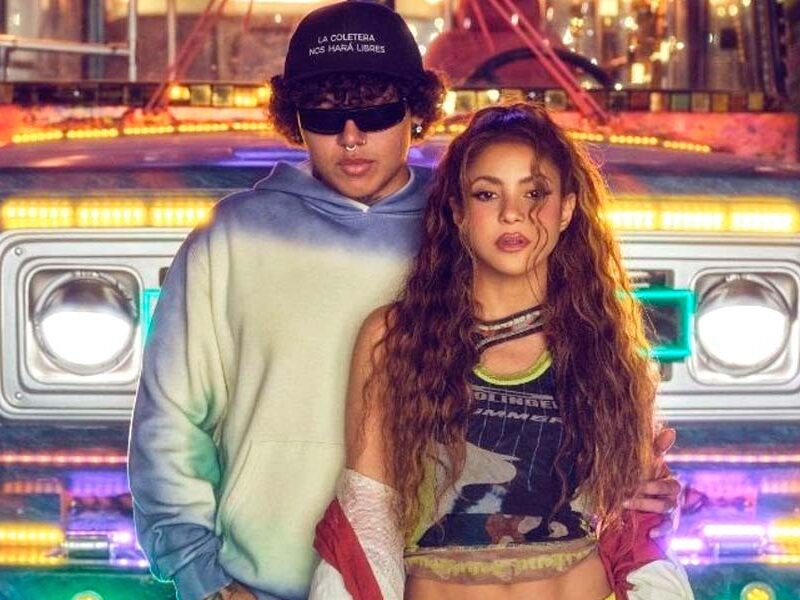 Shakira y Beéle lanzan el videoclip de "Algo tú" con mucha complicidad y movimientos de cadera