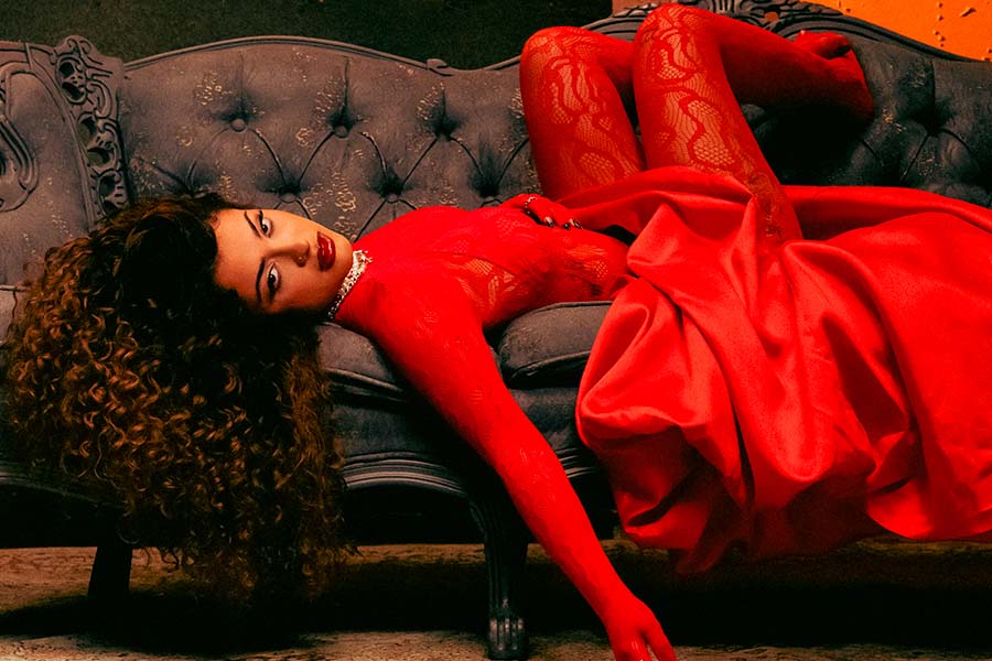 Malú Trevejo honra sus raíces cubanas con una nueva versión de “La Vida Es Un Carnaval”