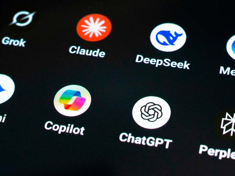 ¿Qué pasa con tus datos cuando usas ChatGPT o Claude?